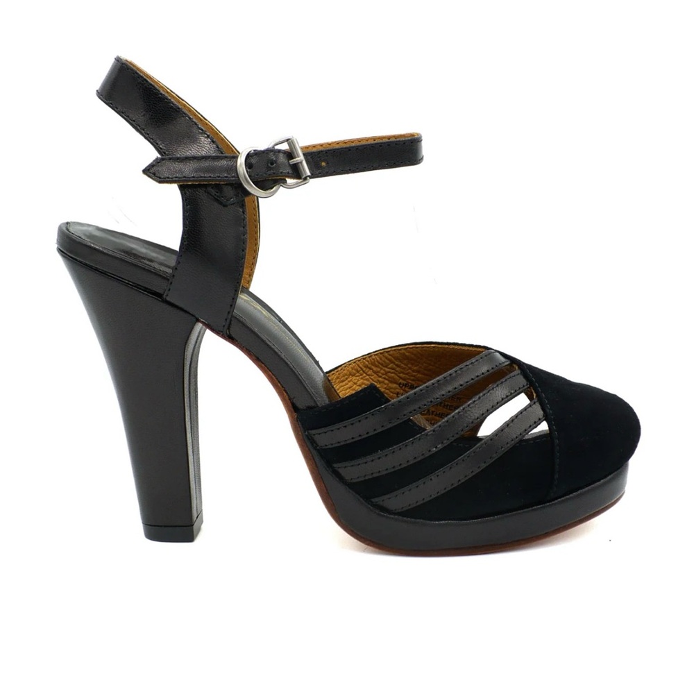 *RARE* Remix Rhonda in black - Sz. 10